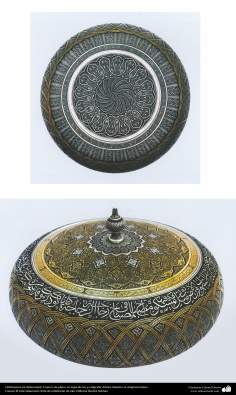 Arte islamica-Qalam zani (Decorare in rilievo di metallo)-Il recipiente d&#039;argento con coperchio e calligrafia d&#039;oro-30 