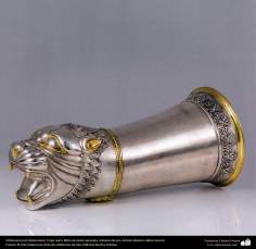 Arte islamica-Qalam zani (Decorare in rilievo di metallo)-La coppa regale d&#039;argento con la piastra d&#039;oro-45