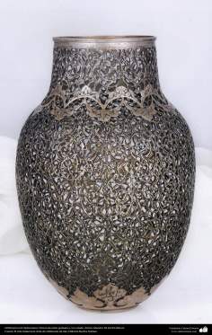 Iranian goldsmith (Qalamzani), Silver vase engraved and openwork - 59