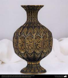 Art iranien - estampage(Ghalam zani) - Vase en laiton gravée-68