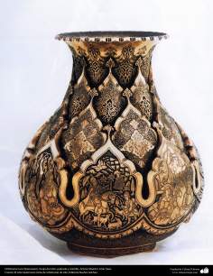 الفن الإيراني - الخرط  - زهرية منحوتة من الذهب والفضة -89