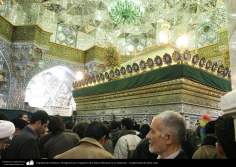 اسلامی معماری - شہر قم میں حضرت معصومہ (س) کی ضریح مبارک اور زائرین کا مجمع، ایران - ۳۲