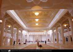 معماری اسلامی - نمایی از صحن برگزاری نماز جماعت حرم حضرت معصومه (س)‌ در شهر مقدس قم - 12