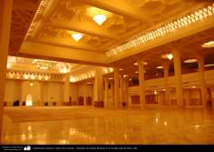   Architecture Islámica- salle de prière - Sanctuaire de Fatima Masuma dans la ville sainte de Qom, en Iran (123)