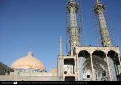 Arquitectura Islámica- Vista de los minaretes y las cúpulas de santuario de Fátima Masuma en la ciudad santa de Qom, Irán