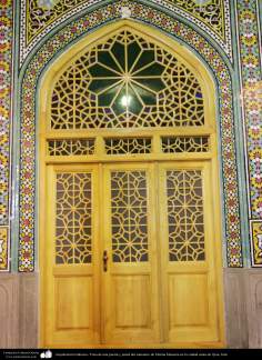 Arquitectura Islámica- Vista de una puerta y pared del santuario de Fátima Masuma en la ciudad santa de Qom (12)