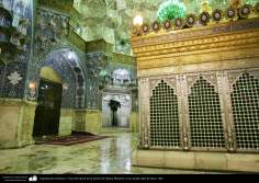 معماری اسلامی - نمایی از ضریح خانم حضرت معصومه به همراه دیوار های کاشی کاری شده حرم آن حضرت در شهر مقدس قم - 14