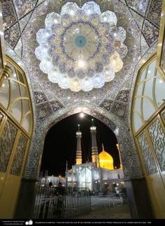 Vue depuis le toit de l'une des entrées du sanctuaire de Fatima Masuma dans la ville sainte de Qom, en Iran - 7