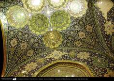 معماری اسلامی - سقف کاشی کاری شده ویستا و لامپ های کار شده در سقف حرم حضرت معصومه (س) در شهرستان مقدس قم - 15