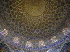 معماری اسلامی - نمای داخلی گنبد کاشی کاری شده مسجد شیخ لطف الله در شهر اصفهان - 12