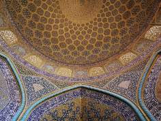 Islamic mosaics and decorative tile (Kashi Kari) - Internal view of the dome of the mosque Sheikh Lotf Allah (or Lotfollah) - Isfahan - (18)