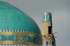 اسلامی معماری - شہر مشہد میں &quot;۷۲ شہید&quot; نام کی جامع مسجد کی گنبد اور مینارہ پر فن کاشی کاری (ٹائل)، ایران - ۲۳