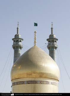 Arquitetura Islâmica - Vista da cúpula dourada e dos minaretes do Santuário  de Fátima Masuma, Qom, Irã 
