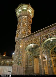 معماری اسلامی - نمایی از مناره ساعت حرم حضرت فاطمه معصومه در شهرستان مقدس قم - 94