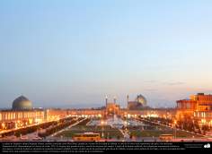 سلامی فن تعمیر - شہر اصفہان میں &quot;نقش جہان&quot; نام کا میدان جو یونیسکو عالمی تنظیم میں عالمی آثار قدیمہ کے نام سے رجیسٹرڈ ہے ، ایران - ۱۷