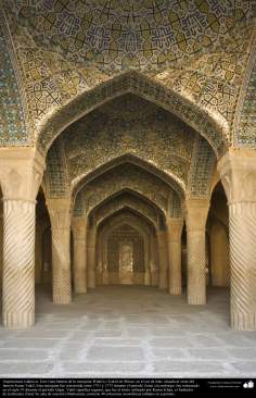 Arquitectura islámica- una vista interna de la Mezquita Wakil (o Vakil) en Shiraz, Irán, construida entre 1751 y 1773 - (13)