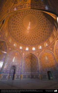 المعماریة الإسلامية - منظر من القبة التاریخیة لمسجد الشيخ لطف الله، أصفهان، إيران - 50