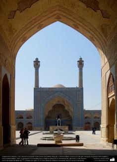 Исламская архитектура - Облицовка кафельной плиткой (Каши Кари) и фасад минаретов мечети Шейха Лютфуллы в Исфахане , Иран - Перестройка в 771 г. - 49