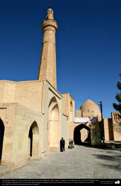 معماری اسلامی - نمایی از مسجد جامع نائین ساخته قرن 9 در اصفهان - 101
