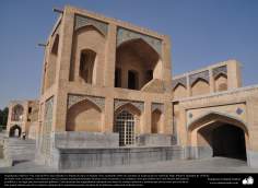 Arquitetura Islâmica - Vista da ponte de Pol-e Jayu (ponte de Jayu) em Isfahan, Irã