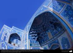 Arquitetura islámica- Uma vista da entrada da mesquita Sheij Lotfollah, Isfahan, Irã