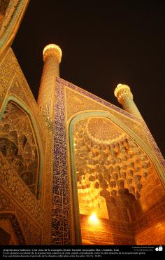 Architettura islamica-Vista di minareti e Kashi-Kari(Rivestimento di piastrelle) storico di moschea Imam Khomeini(Moschea Shah),Isfahan(Iran)-7