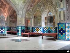 Arquitetura islâmica - No interior da histórica casa de banho, Sultão Amir Ahmad, com seus mosaicos e colunas ornamentadas