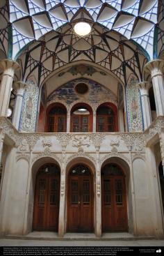 اسلامی فن تعمیر - ایران - کاشان کا  شہر - بروجردی نام کا تاریخی گھر کا ایک گوشہ - ۲۰۵