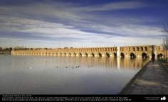 Исламская архитектура - Вид моста "Си-о-се-поль" (тридцать три моста) , построенного над рекой Заянде в 1650 г.н.э - Исфахан , Иран - 7