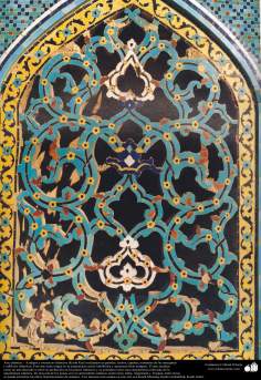 معماری اسلامی - نمایی از دیوار کاشی کاری شده - 65