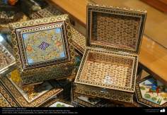 اسلامی ہنر - خاتم کاری کے فن سے ہاتھ سے سجایا ہوا باکس (ایک قسم کا مرصع جڑنا) - ۷۱