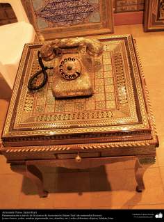 Arte islamica-Artigianato-Intarsio-Il telefono e la tavola ornati a tecnica di Khatam Kari-43