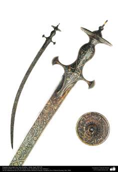 پرانا جنگی ہتھیار - ہندوستان سے متعلق سجائی ہوئی تلوار اور اس پر فارسی میں خطاطی - انیسویں صدی عیسوی