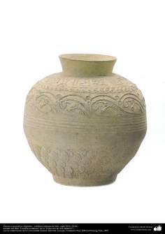 Islamic Pottery - Islamic ceramics - Vase with plant motifs - Iran, VIII and IX century AD.