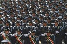 Soldados em um desfile militar, em comemoração pelo dia do exército 