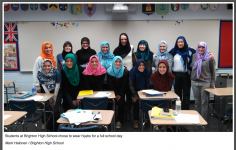 Les jeunes filles musulmanes dans une école en Grande-Bretagne