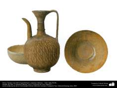 Cerâmica islâmica - Jarro e vasilhas ornamentados com temas geométricos, feitos no Irã do século XII d.C