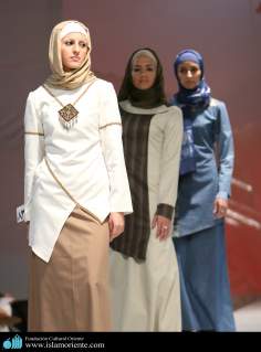 Le donne musulmane e la sfilata di moda-28