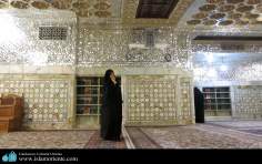 Femme musulmane et ses activités religieux, une femme musulmane dans la mosquée, la demeure des croyants