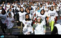 مسلمان خاتون اور کھیل - ایرانی خواتین اپنے حجاب کے ساتھ کھیل میں شریک