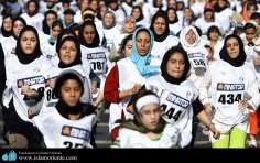 Mulheres muçulmanas, participam de uma corrida. A pratica do esporte é incentivada apelo o islamismo  