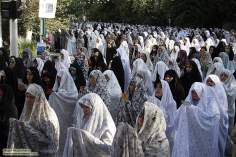 مسلمان خواتین اور مذہبی سرگرمیاں - جماعت کے ساتھ نماز برپا - ۲۱۱