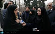 社会人としてのイスラム教の女性の政治的な活動（イランの元副大統領）