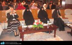 Muslimische Frauen aus verschiedenen Ländern nehmen an einem islamischen Konferenzen teil - Die muslimische Frau und die Gesellschaft 