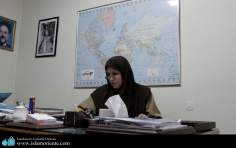 Lo hijab delle donne musulmane durante il lavoro-La dirigente