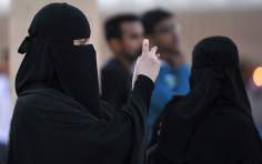 Mulheres árabes com vestuário islâmico