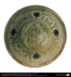 Islamic pottery - Green plate with plant motifs and calligraphy - Syria - XIII century AD. (92)
