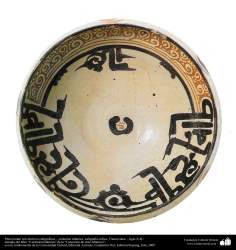 Arte islamica-Gli oggetti in terracotta e la ceramica allo stile islamico-Il piatto con calligrafia allo stile di Kufi sul bordo-Transoceano-X secolo d.C     