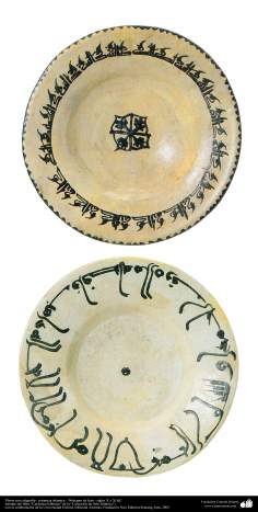 Arte islamica-Gli oggetti in terracotta e la ceramica allo stile islamico-Il piatto in terracotta con motivo e calligrafia-Neishabur(Iran)-XV oppure XVI secolo d.C-9  