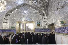 Attività religiosa delle donne musulmane-La preghiera collettiva nella corte (Sehn) ricoperta di specchi nel santuario di Imam Reza (P)-Mashhad(Iran)-72